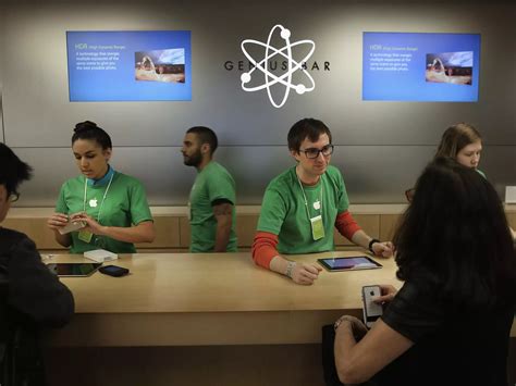 How to set up an Apple Genius Bar appointment and reserve a ti.